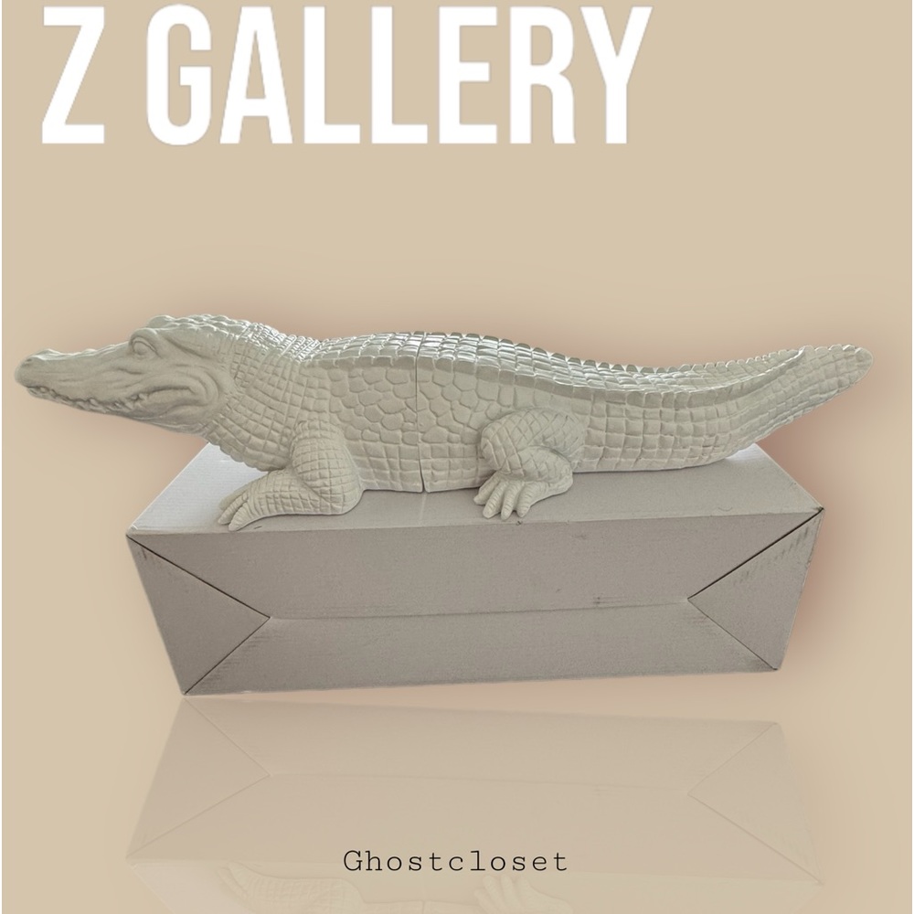 🎉HOST PICK!!🎉Very cool addition to the home.  Croc book stand  in white